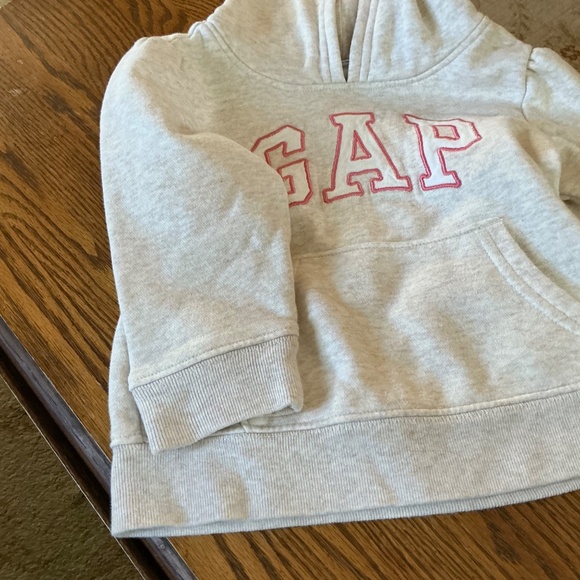 GAP Logo Pullover Hooded Sweatshirt in Heathered Gray sz 2T EUC - Picture 6 of 10